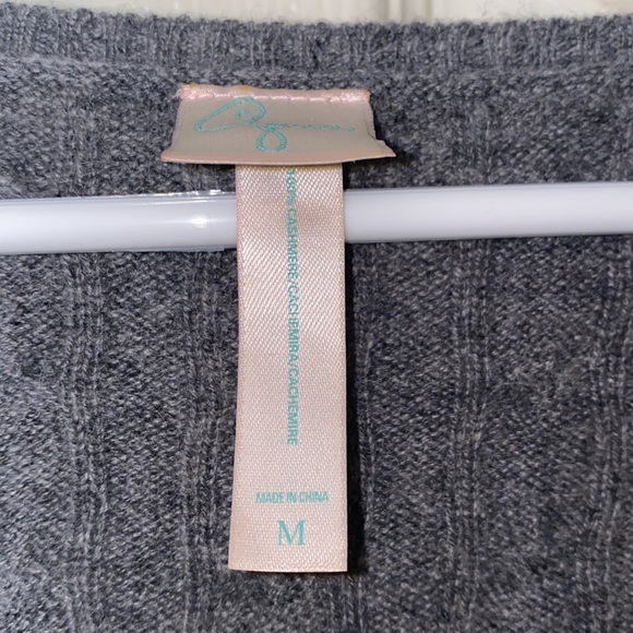 100% Cashmere V-Neck Sweater - Picture 3 of 3